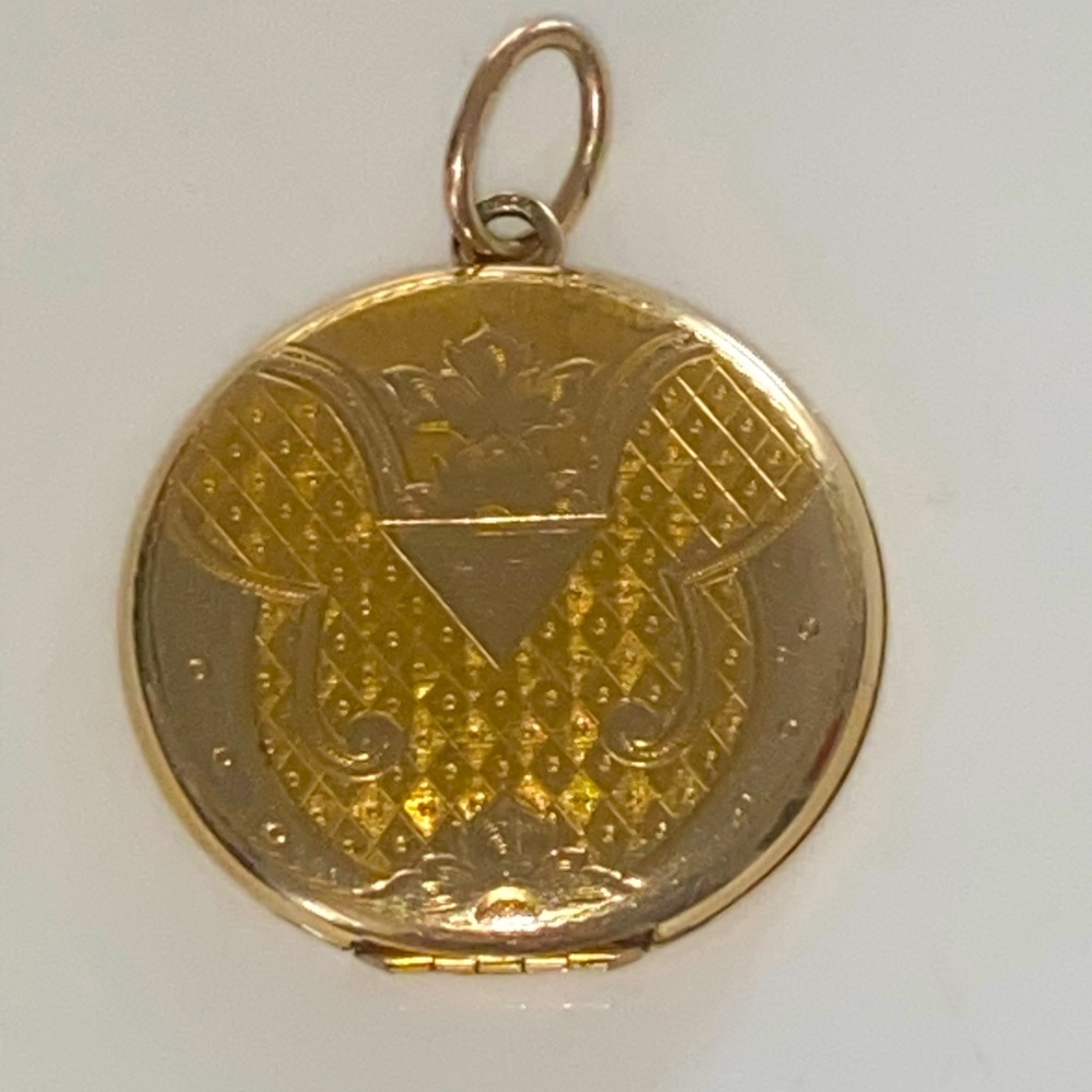 14k Gold Vintage Large Locket